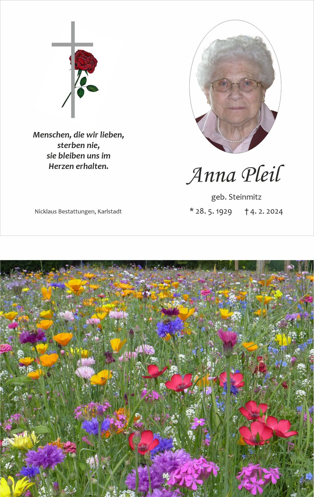 Trauerkarte mit Portr&auml;t einer &auml;lteren Frau, umgeben von bunten Wildblumen auf einer Wiese.