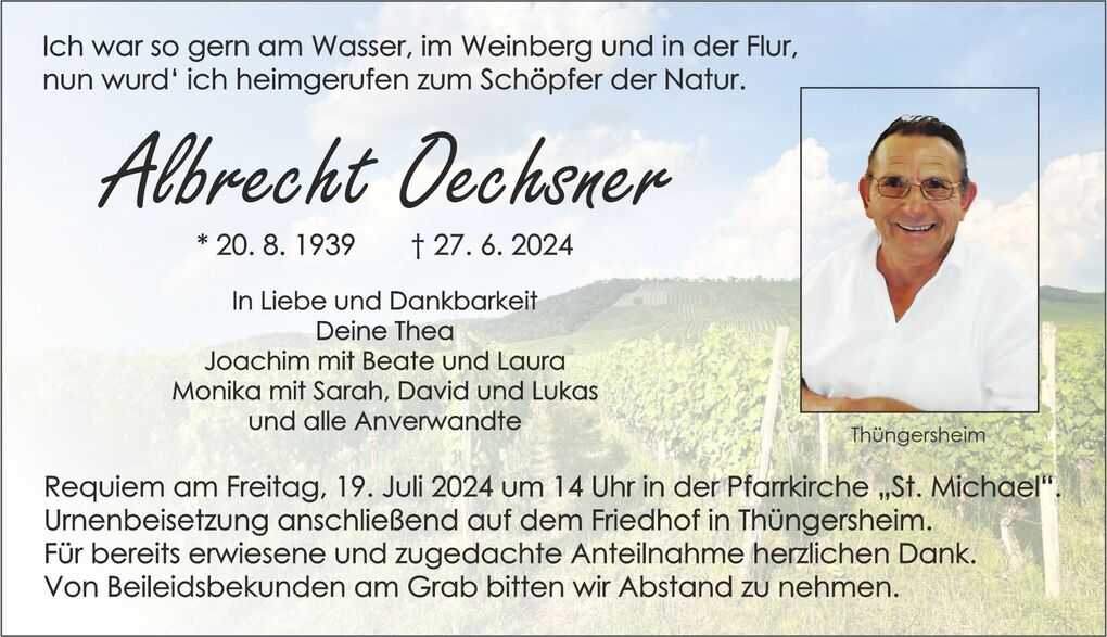 Traueranzeige f&uuml;r Albrecht Oechsner mit pers&ouml;nlicher Botschaft und Foto, Hintergrund zeigt Weinberg unter einem wolkigen Himmel.