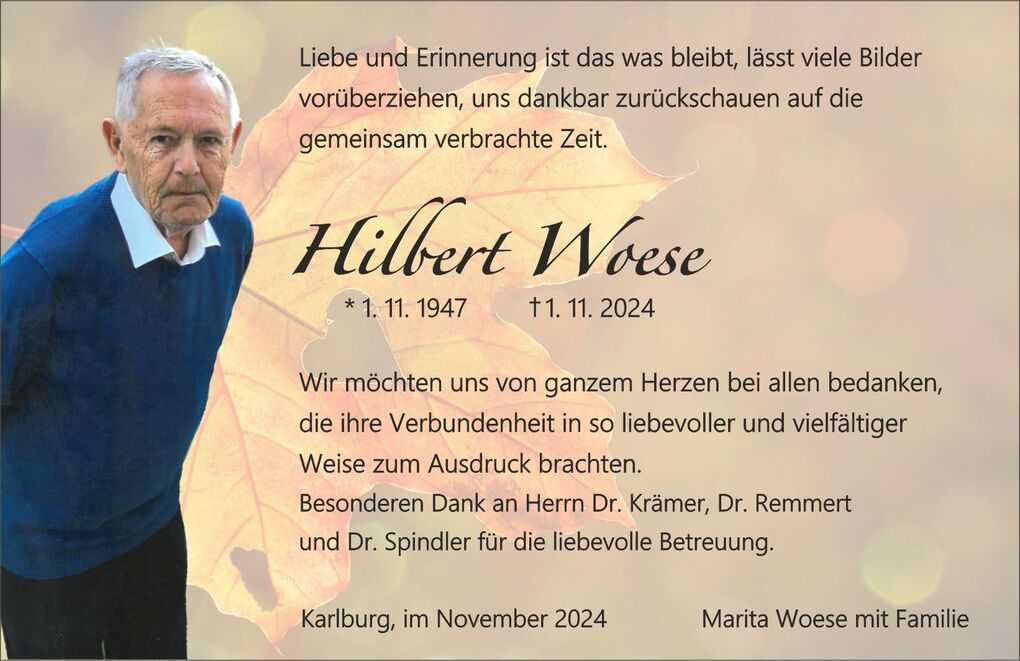 Trauerkarte mit einem Portr&auml;t eines Mannes, umgeben von einem goldenen Laubhintergrund und Erinnerungsinschrift.