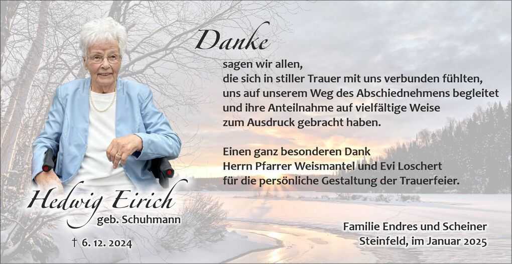 Traueranzeige mit einem Portr&auml;t einer &auml;lteren Frau in blauer Jacke und einem Dankestext im hinteren Teil des Bildes.