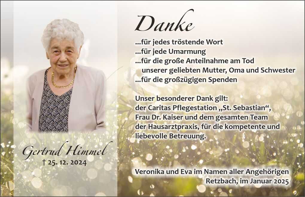 Dankeskarte mit Foto einer &auml;lteren Frau, umgeben von bl&uuml;henden Pflanzen und sanften Lichtern im Hintergrund.