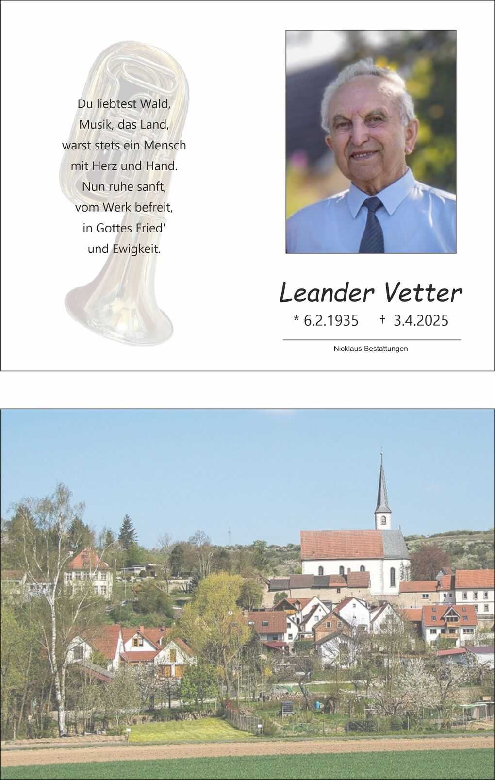 Bild eines oberschlesischen Dorfes mit Kirche, Wohnh&auml;usern und gr&uuml;nen Fl&auml;chen. Klare, sonnige Stimmung.