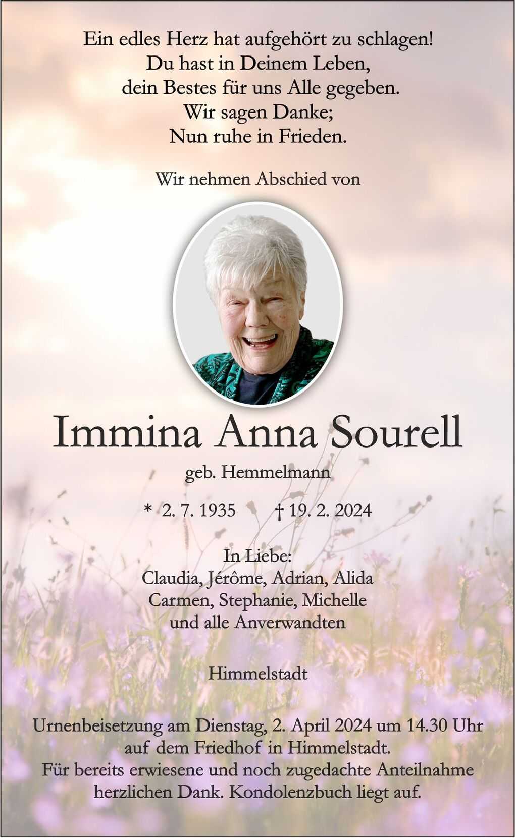 Traueranzeige f&uuml;r Immina Anna Sourell mit einem Portr&auml;tfoto, umgeben von einem sanften, bl&uuml;henden Hintergrund.