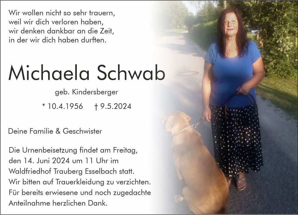 Trauerkarte f&uuml;r Michaela Schwab mit Geburts- und Sterbedatum, umrahmt von einem Bild einer Frau mit Hund auf einem Weg.