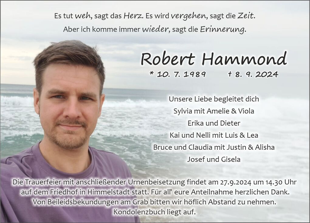 Portrait eines Mannes am Strand, mit Wasser im Hintergrund und Trauertext &uuml;ber seinen Tod und die Trauerfeier.