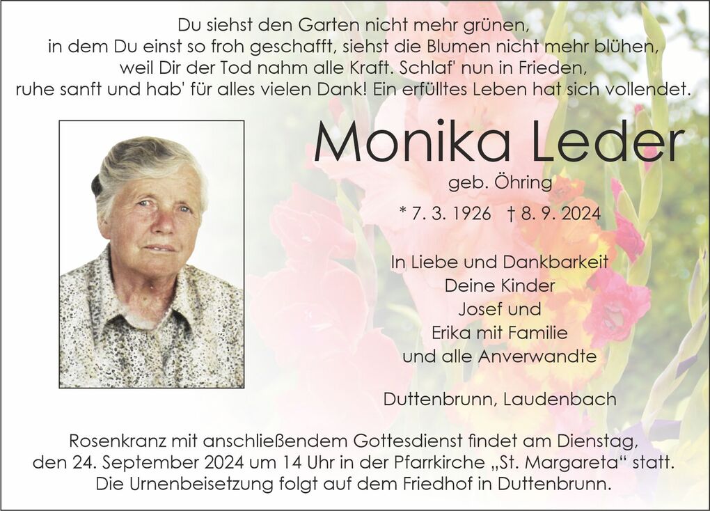Bild mit einem Portr&auml;t von Monika Leder, umgeben von Blumen und Text zu ihrem Leben und der Trauerfeier.