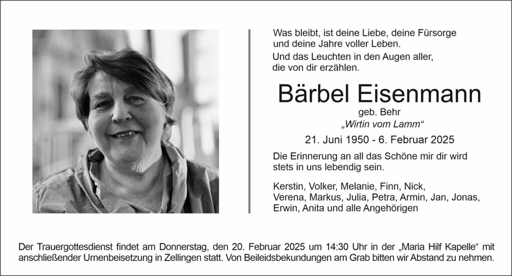 Portrait einer l&auml;chelnden Frau mit kurzen Haaren auf schwarz-wei&szlig;em Hintergrund, neben ihr ein Text zur Traueranzeige.