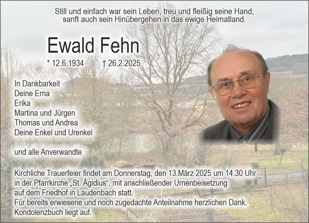 Sterbeanzeige f&uuml;r Ewald Fehn mit Text und Foto, umgeben von einer nat&uuml;rlichen Landschaft mit B&auml;umen im Hintergrund.