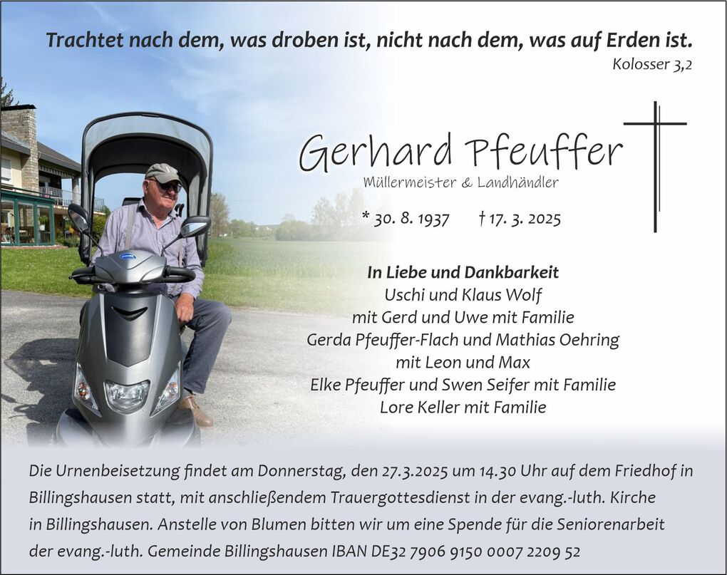 Gedenktafel f&uuml;r Gerhard Pfeuffer mit Foto, pers&ouml;nlichen Daten und Informationen zur Urnenbeisetzung auf gr&uuml;nem Hintergrund.