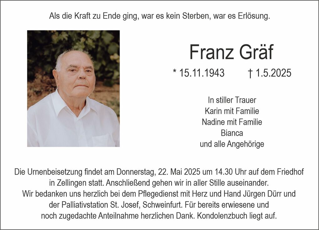 Portrait eines &auml;lteren Mannes in einem wei&szlig;en Hemd, umgeben von Natur, mit Text zur Traueranzeige rechts.