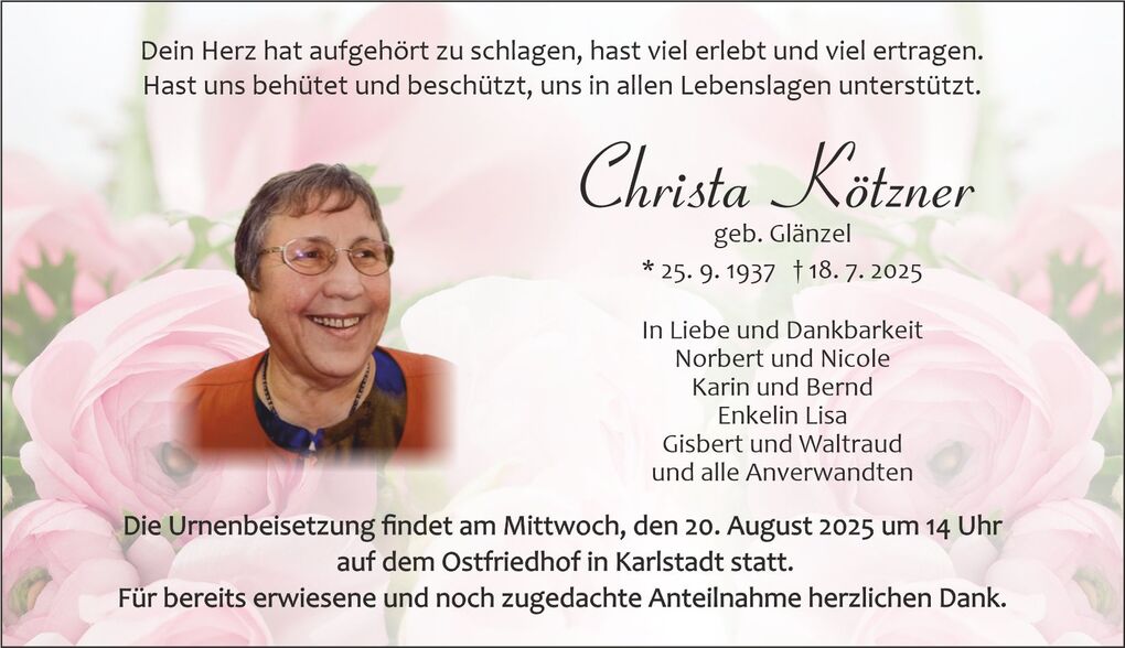 Traueranzeige mit Foto einer l&auml;chelnden Frau, umgeben von rosa Blumen, sowie den Daten zur Urnenbeisetzung.